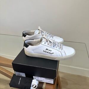 Saint Laurent -SNEAKERS IN LEATHER